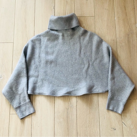 Wilfred Free Naomi 100% Merino Wool Turtleneck Cropped Sweater in Grey Size S - Picture 4 of 13